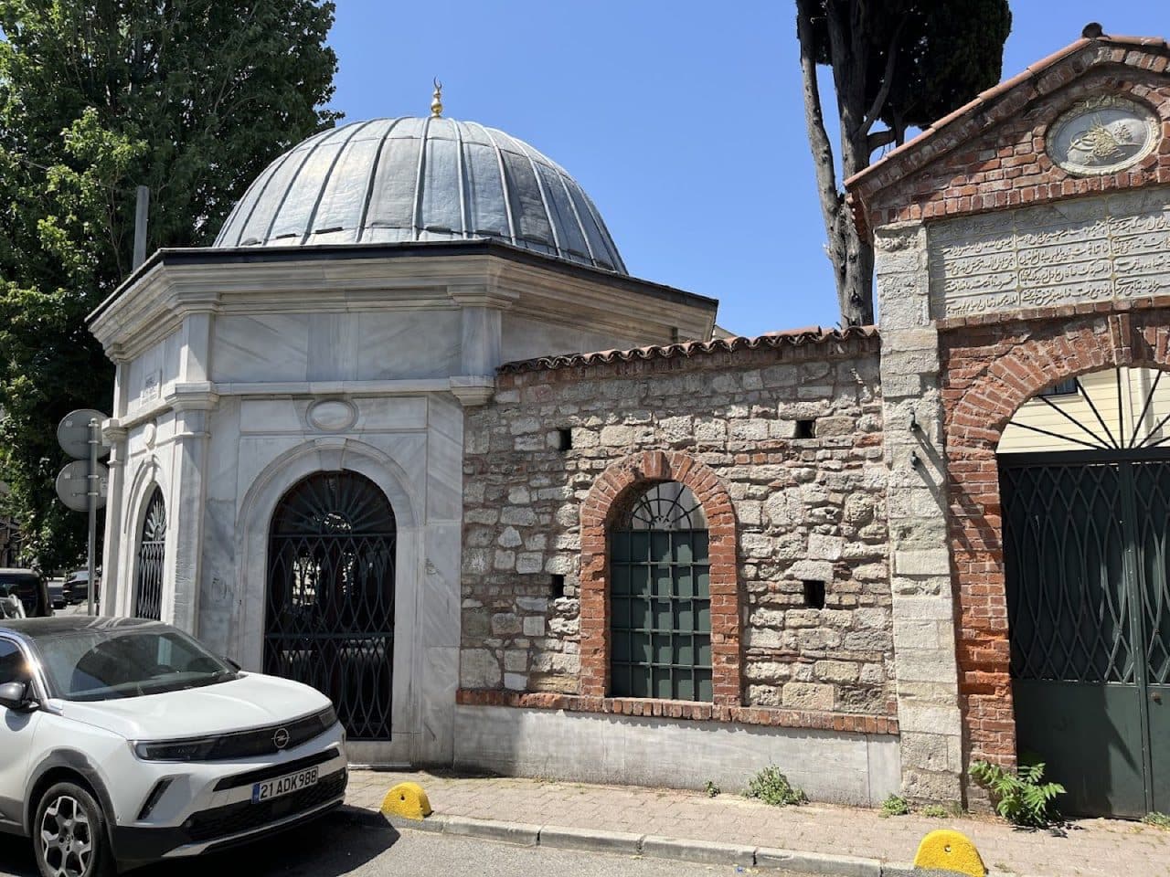 Şeyh Ahmet Buhara Türbesi