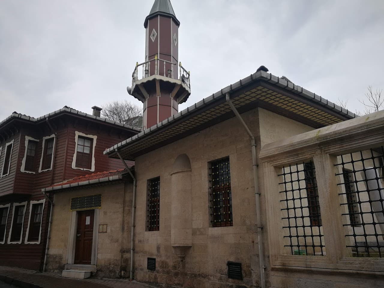 Ebuzer Gifari Türbesi