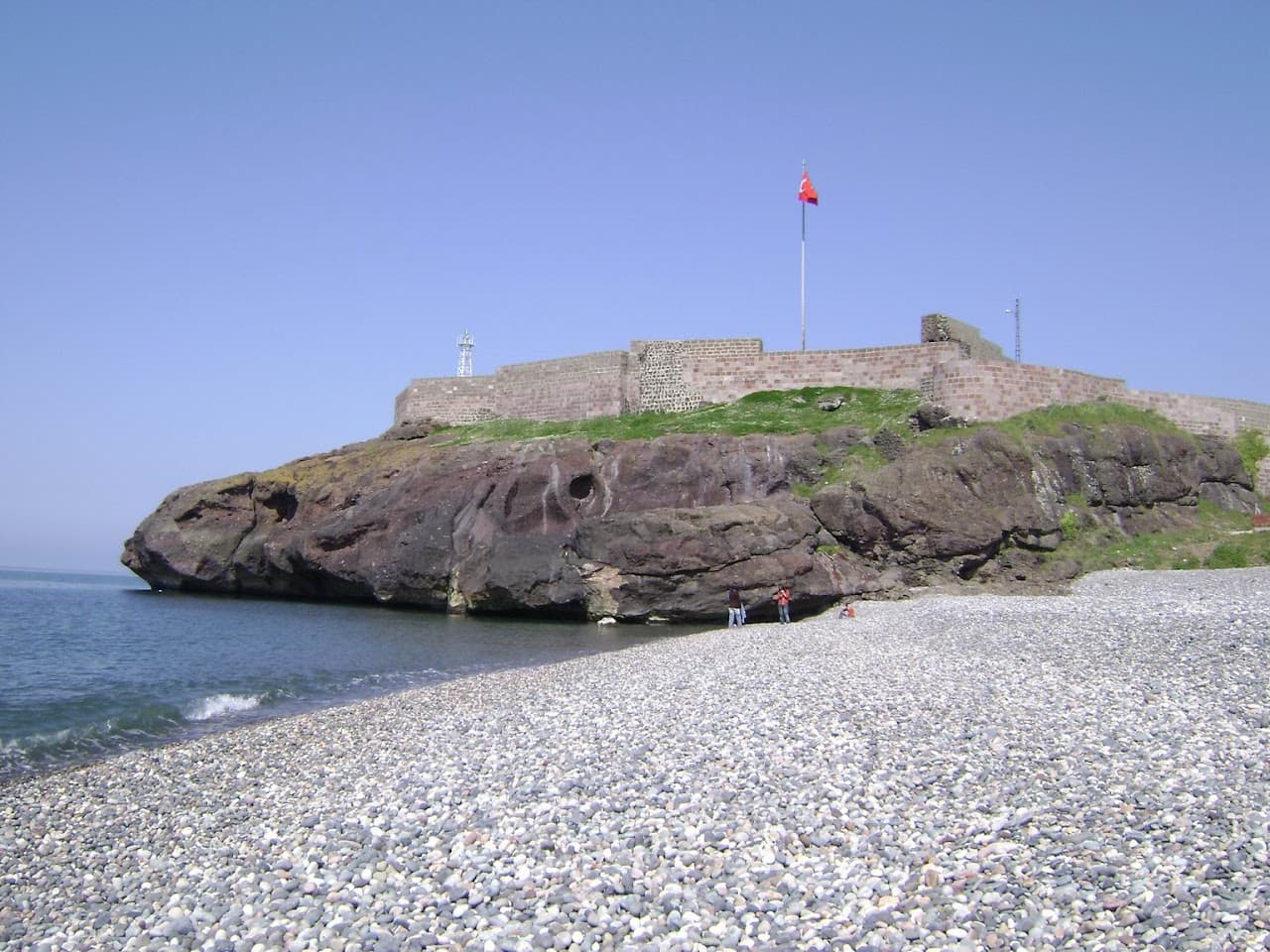 Eynesil Kalesi