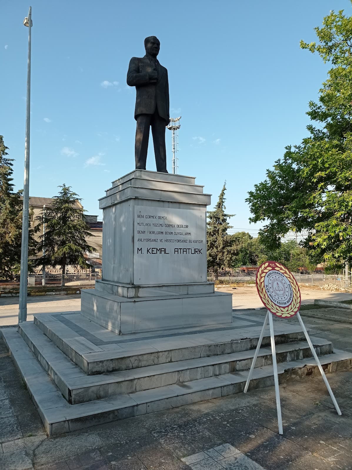 Atatürk Anıtı