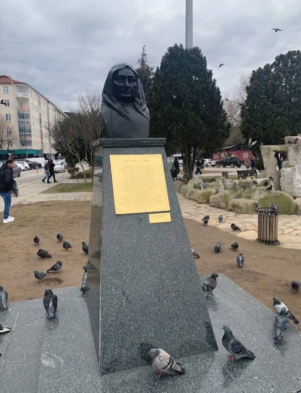 Zübeyde Hanım Heykeli