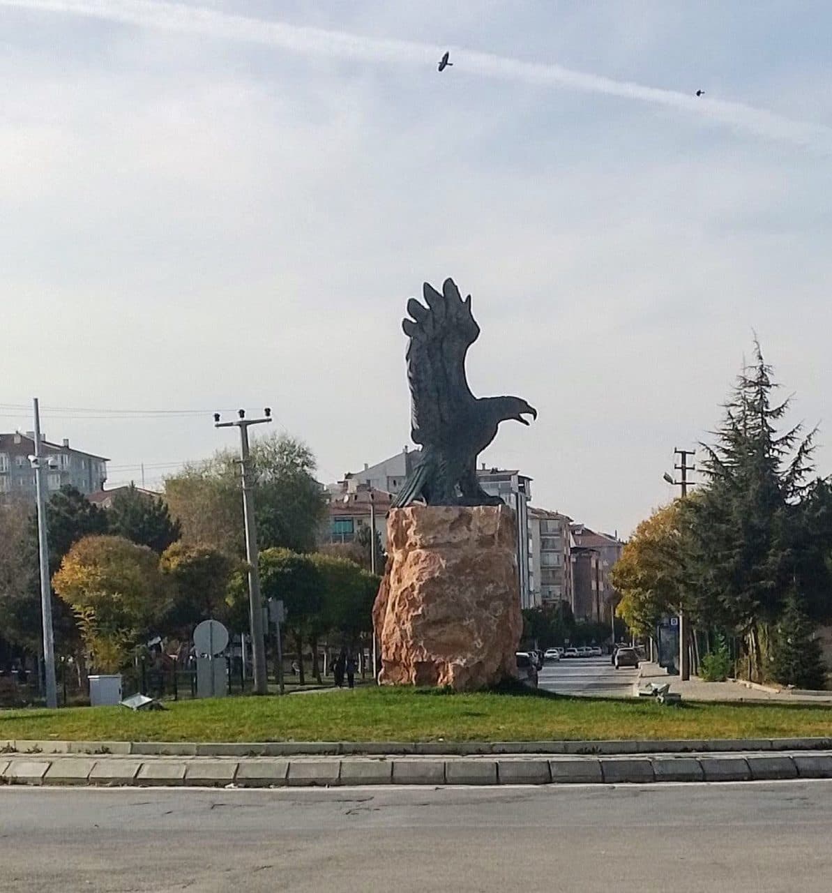 Kartal Heykeli
