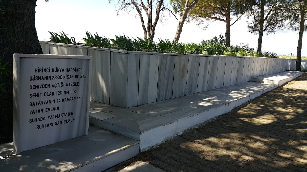Kumkale Şehitliği