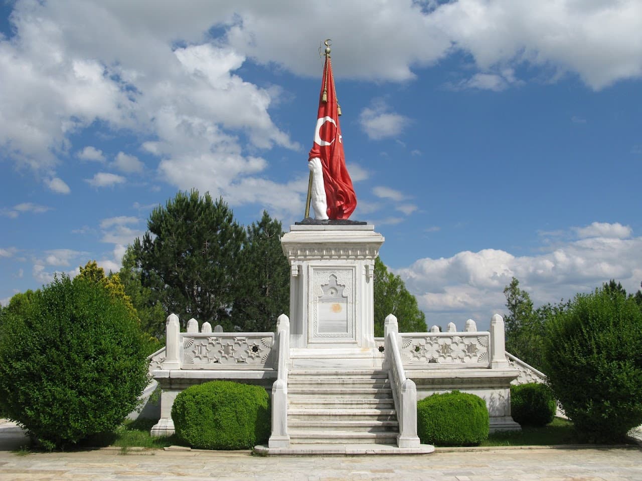 Sehit Sancaktar Mehmet Anıtı