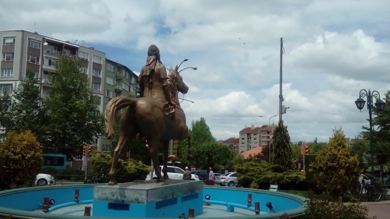 Kartal Heykeli