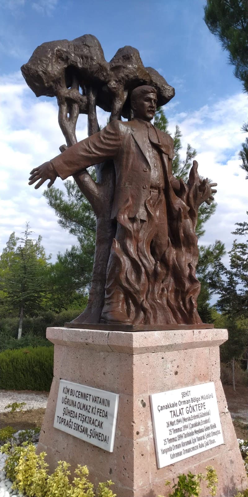 Talat Göktepe Anıtı