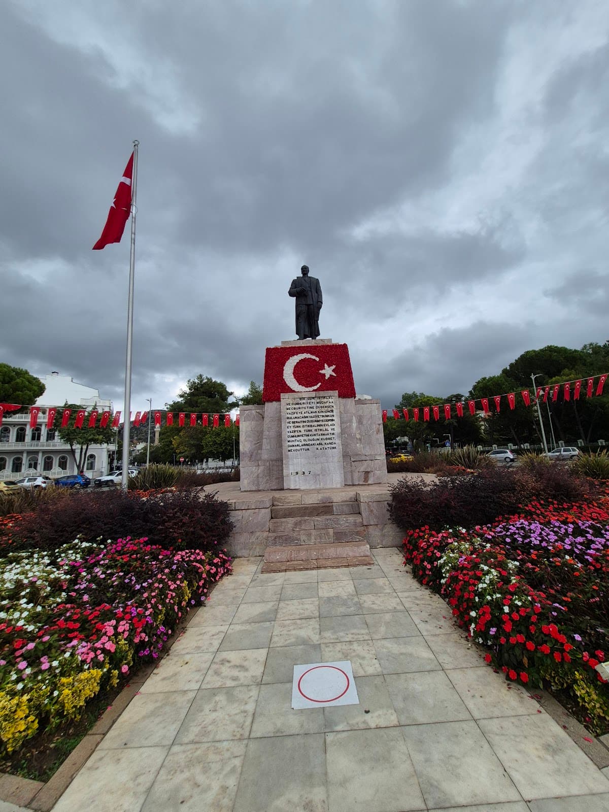 Atatürk Anıtı