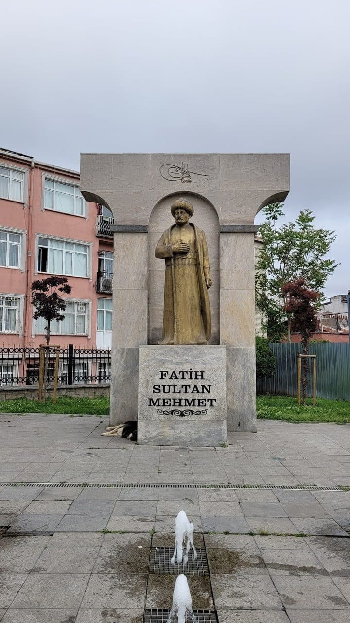 Fatih Sultan Mehmet Anıtı