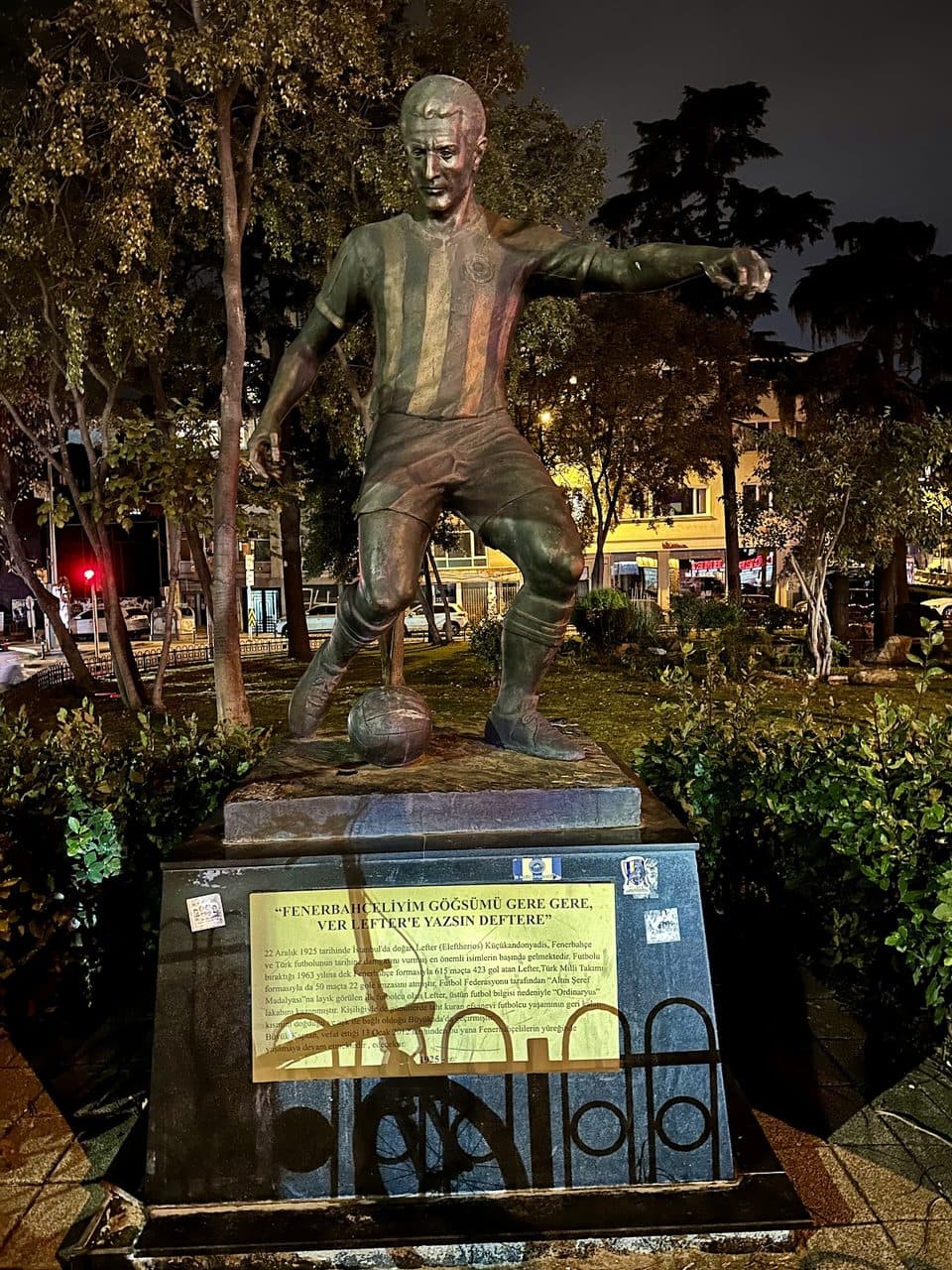 Lefter Heykeli