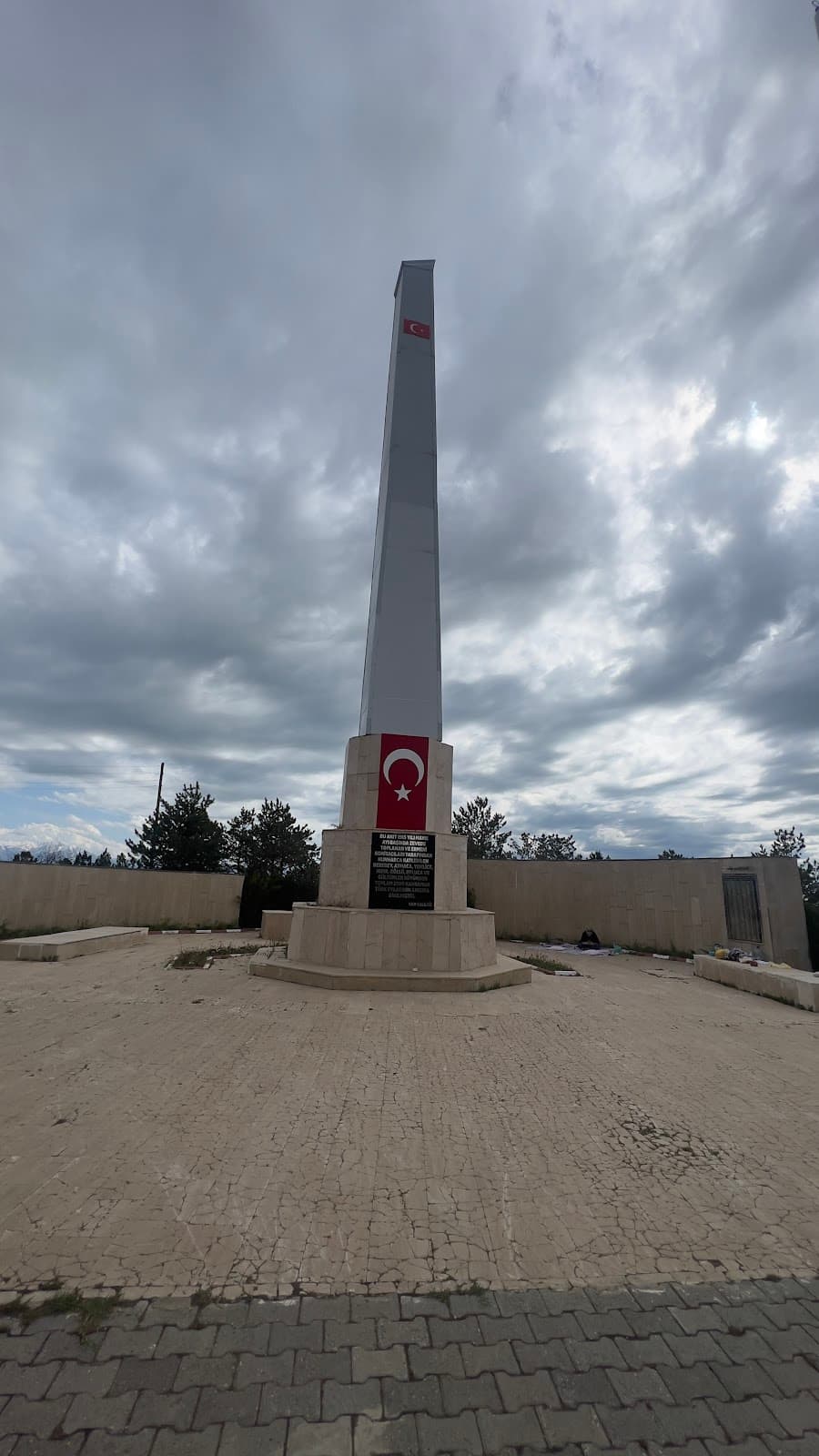 Zeve Şehitliği Anıtı