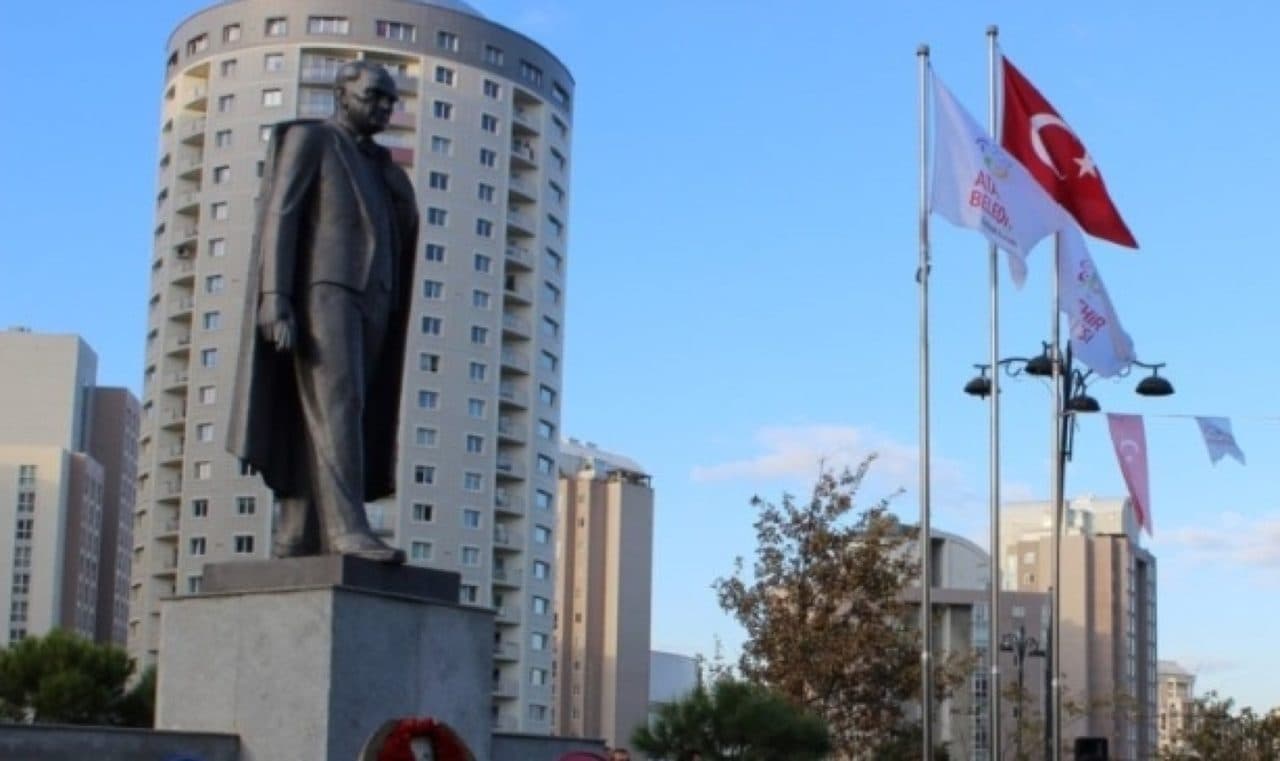 Atatürk Anıtı