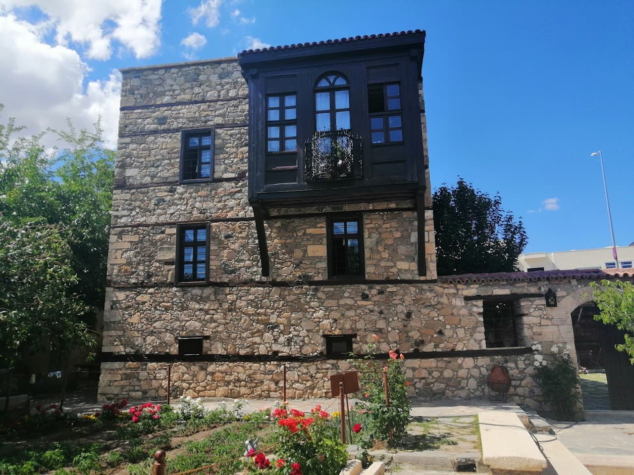 Şefik gül kültür evi