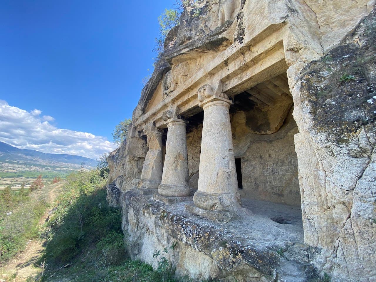 Salar Köyü Kaya Mezarlığı
