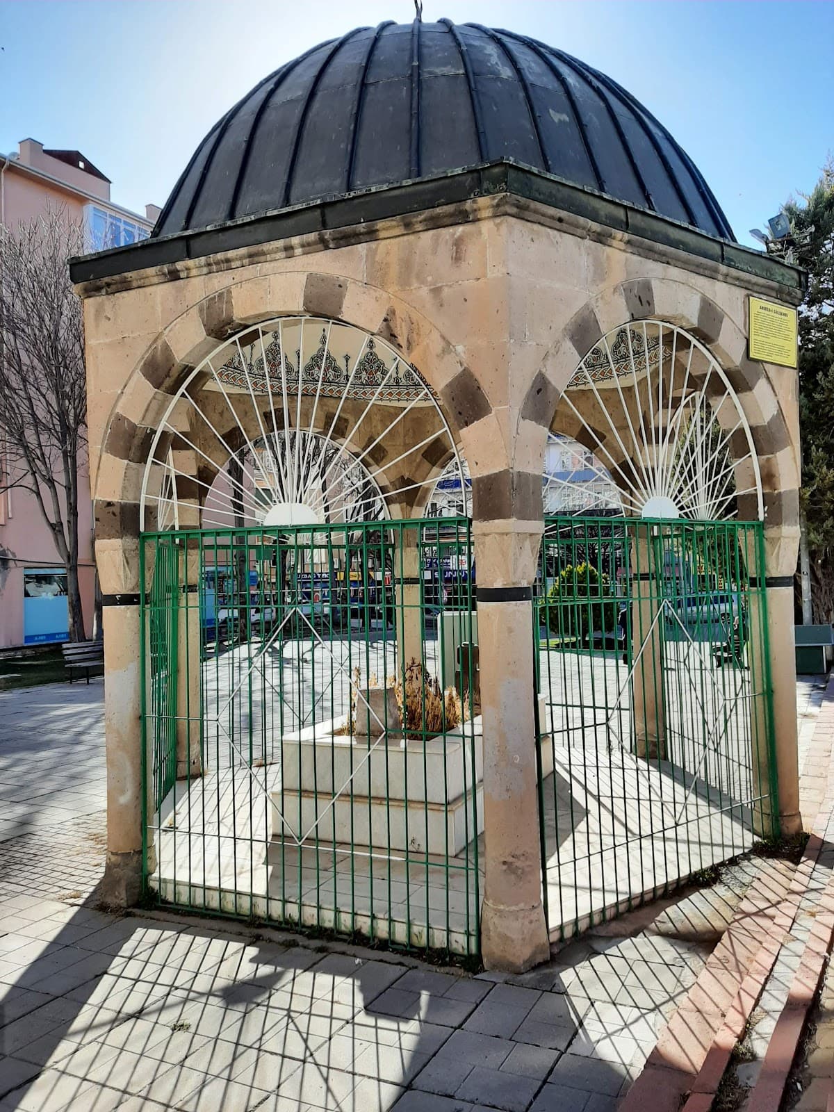 Ahmedi Gülşehri Türbesi