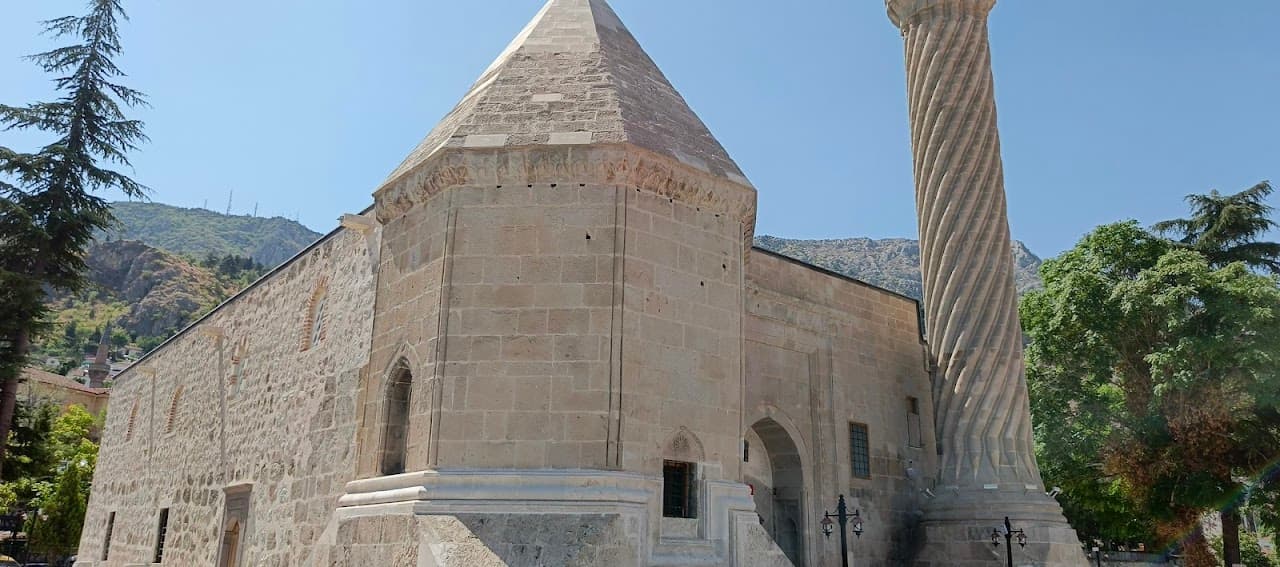 Cumudar Türbesi