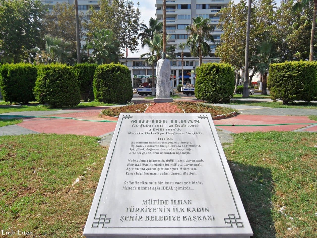Müfide İlhan Anıtı