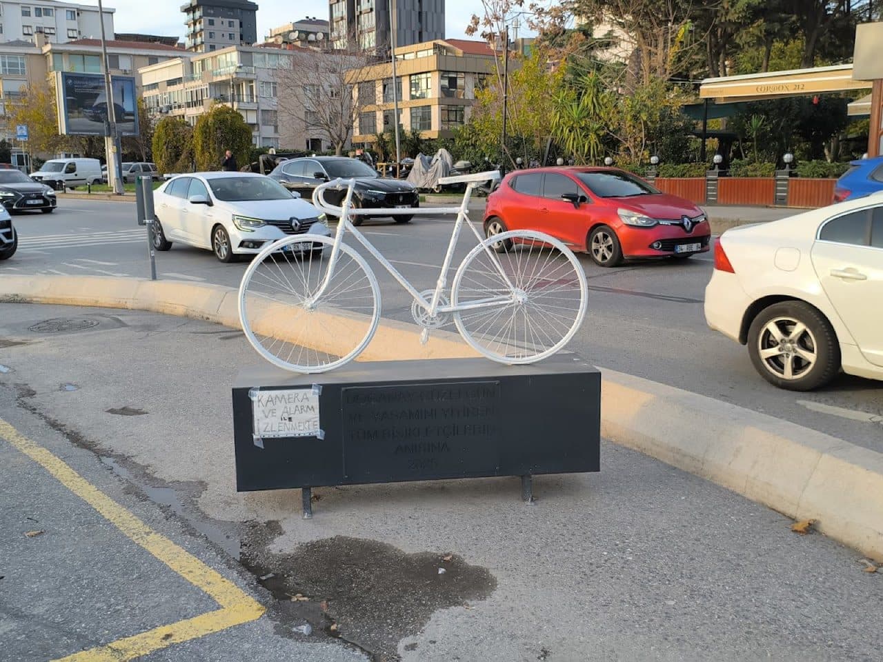Hayalet Bisiklet Anıtı