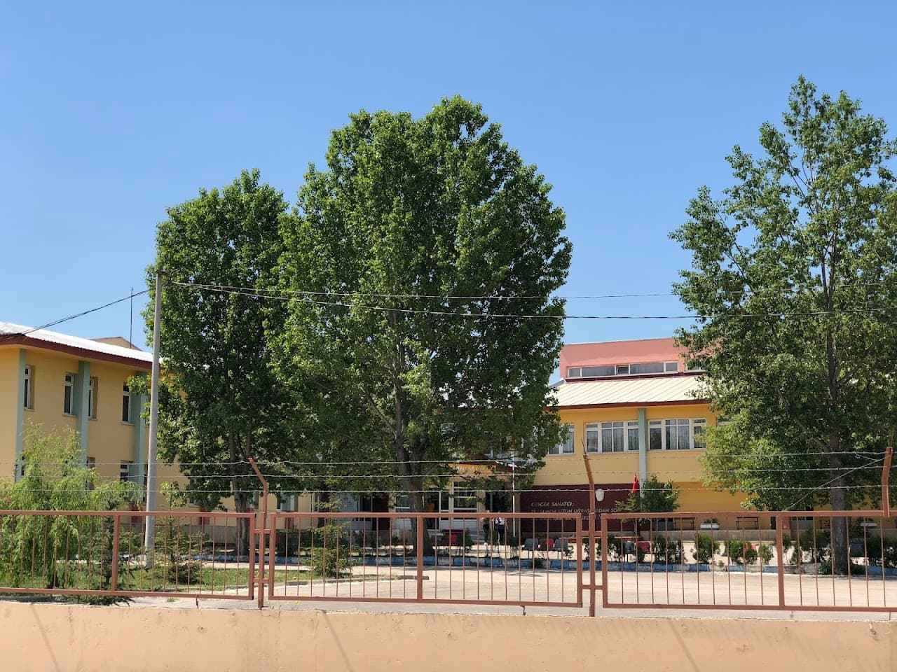 Anadolu Güzel Sanatlar Lisesi Konser ve Sergi Salonu