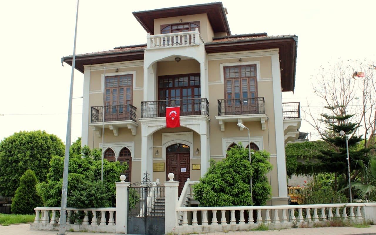 Karacaoğlan Edebiyat Müze Kütüphanesi