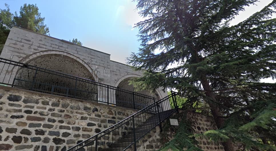 Nureddin Alparslan Türbesi, Niksar