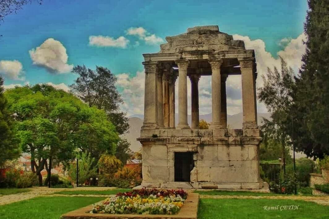 Gümüşkesen Anıtı