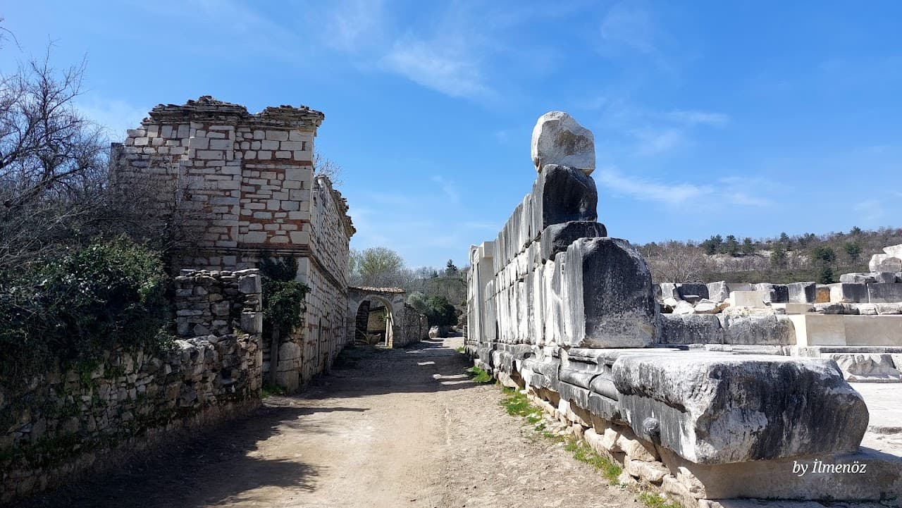 Stratonikeia Kilise ve Bizans Nekropolü