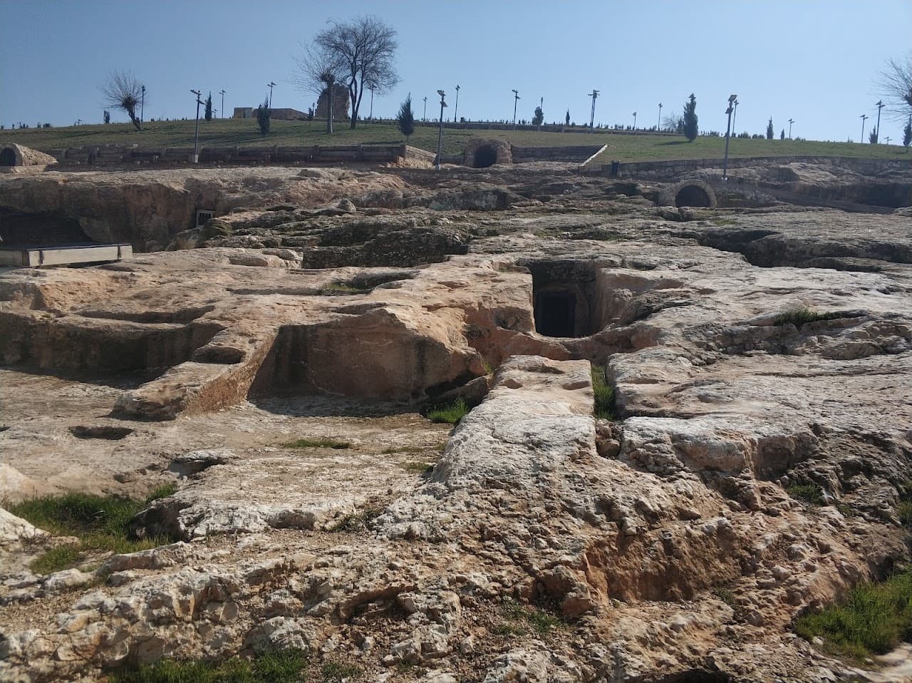 Şanlıurfa Kale Eteği Nekropolü