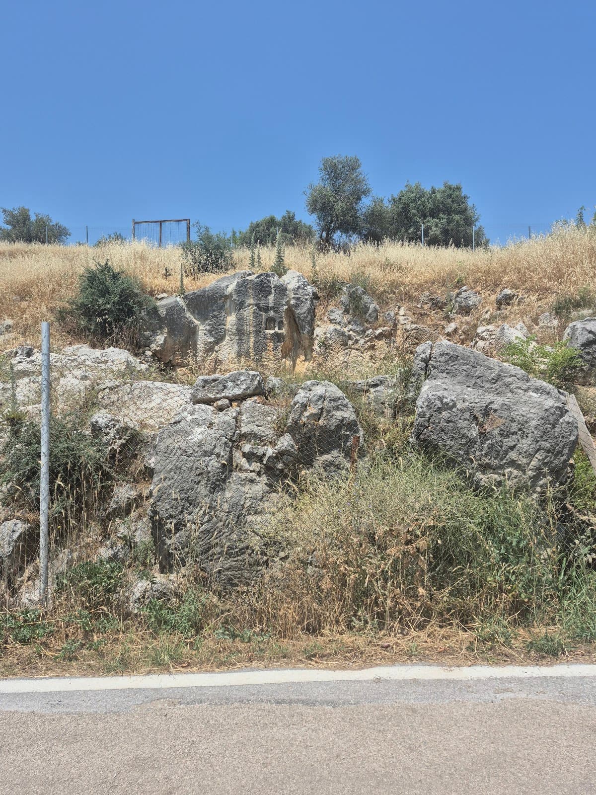 Apollonia ad Rhyndacum Kent Kapısı