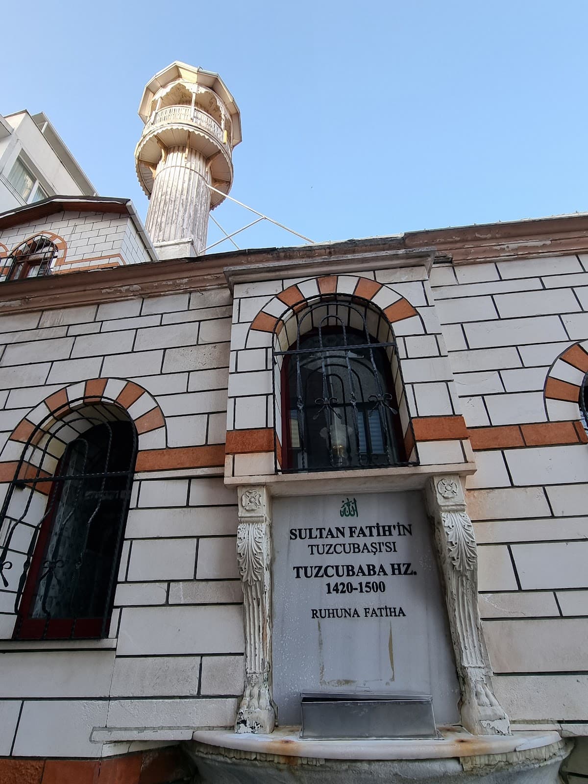 Tuz Baba Türbesi