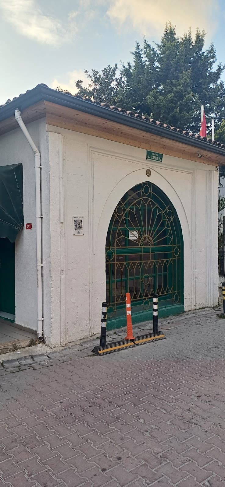 Edhem Baba Türbesi