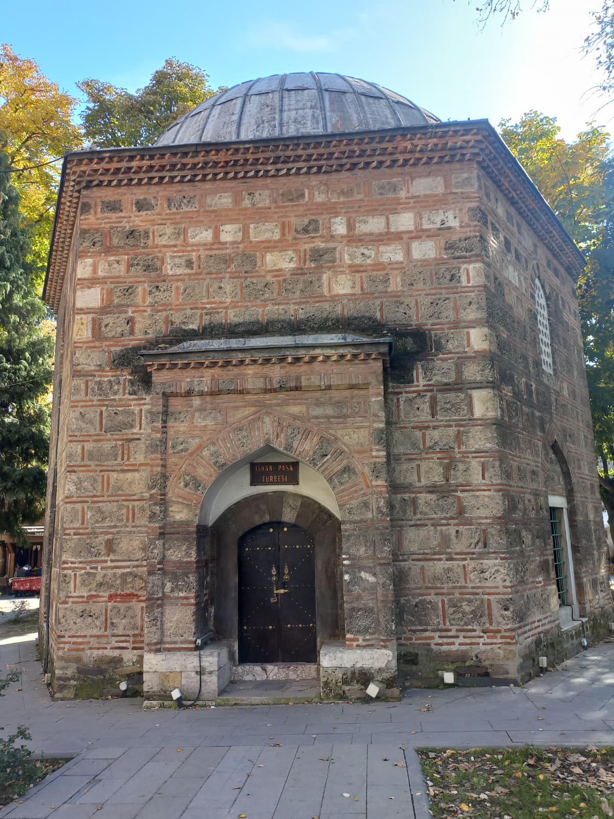 İshak Paşa Türbesi