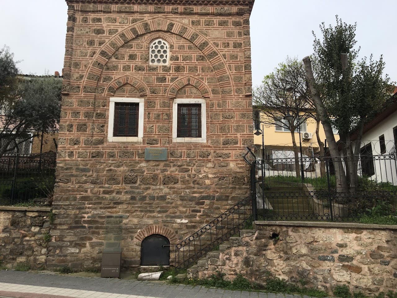 Karıştıran Süleyman Bey Türbesi