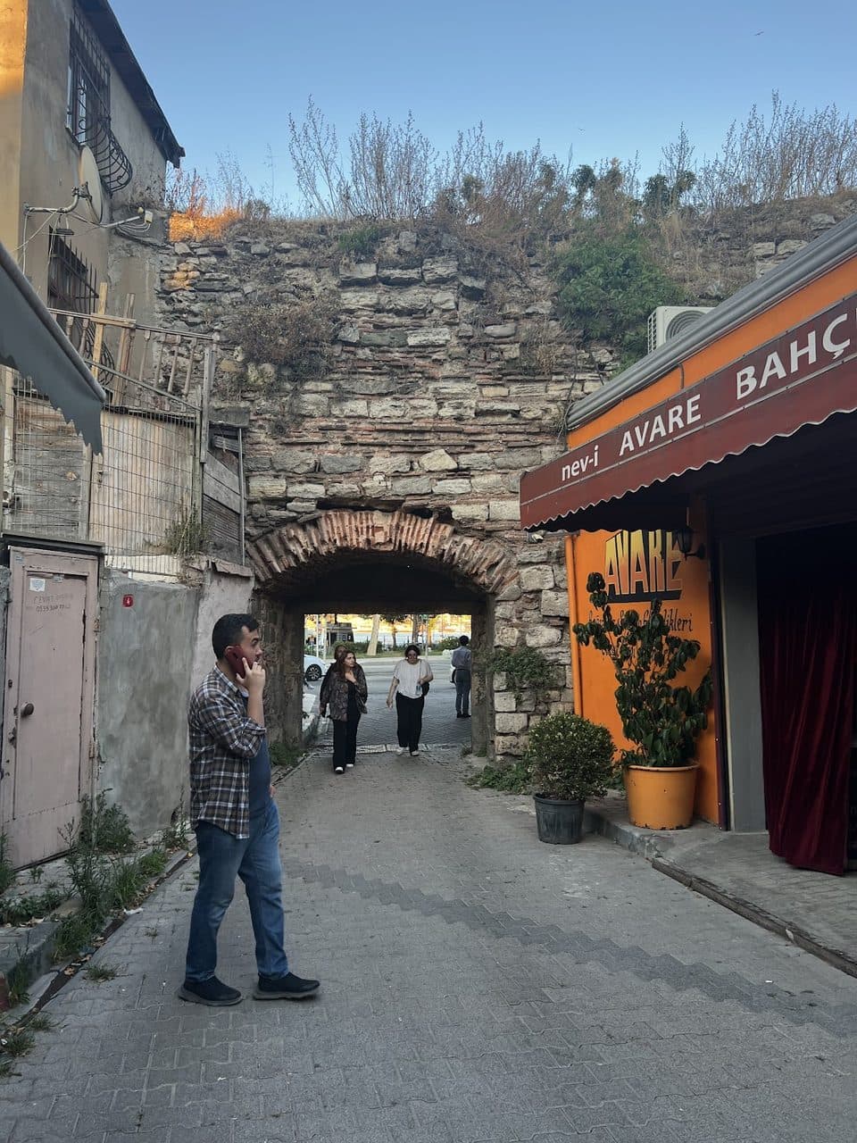 Yeni Aya Kapı