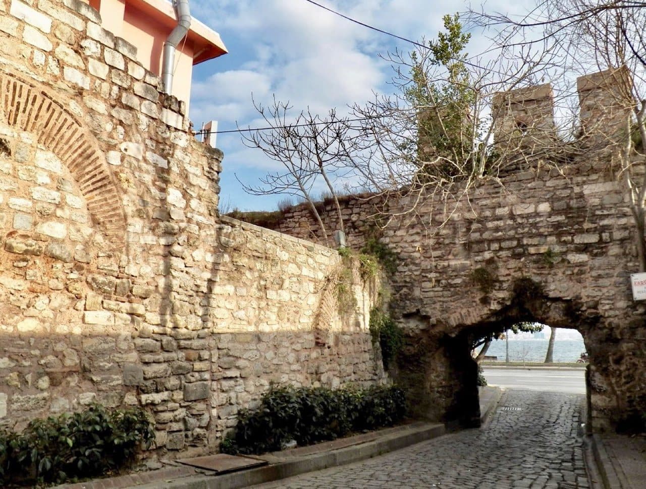 Ahır Kapısı