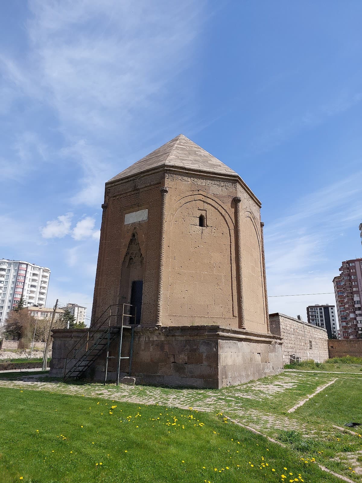 Çifte Kümbet Tümülüsü