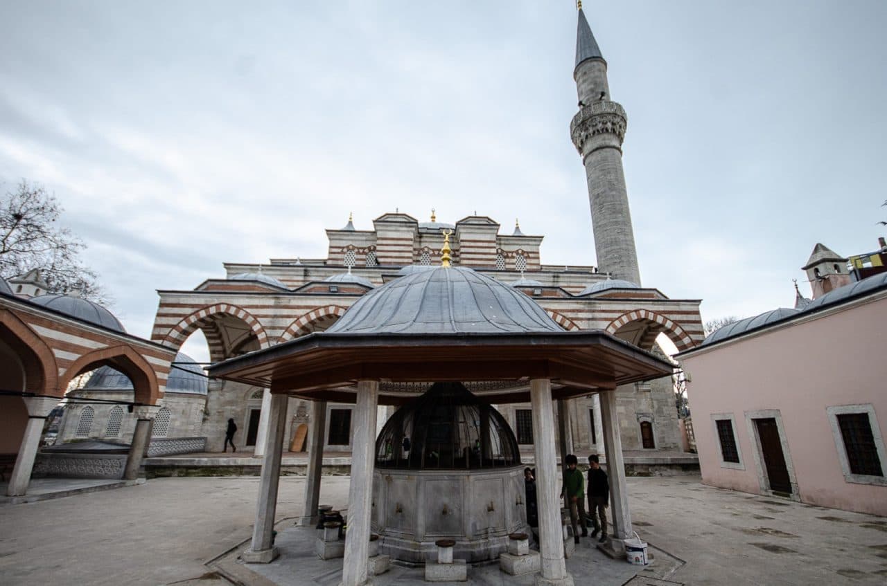 Zal Mahmut Paşa Camii Şadırvanı