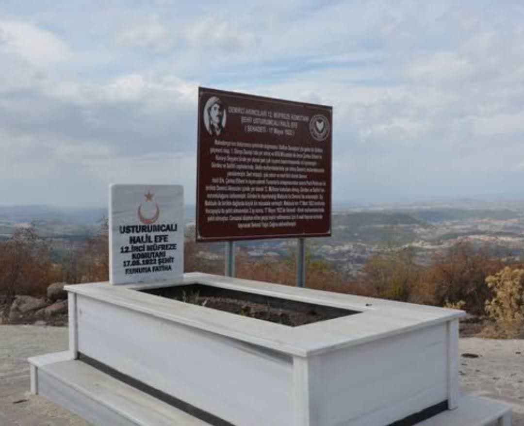 Usturumcalı Halil Efe Anıt Mezarı