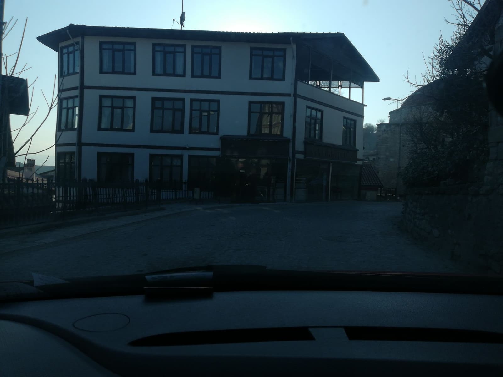 Kuşgözler Konağı
