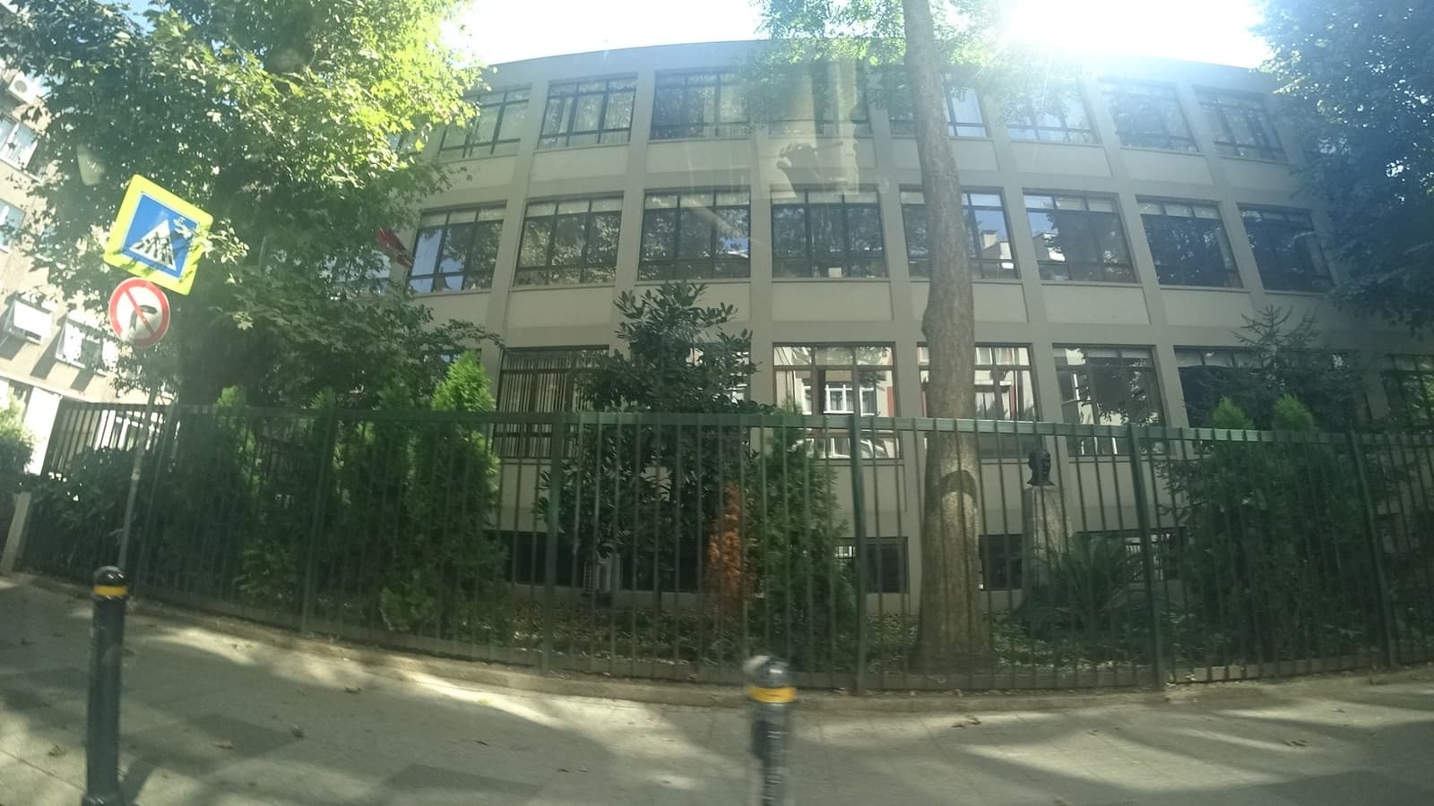 Aramyan Uncuyan Ermeni Okulu