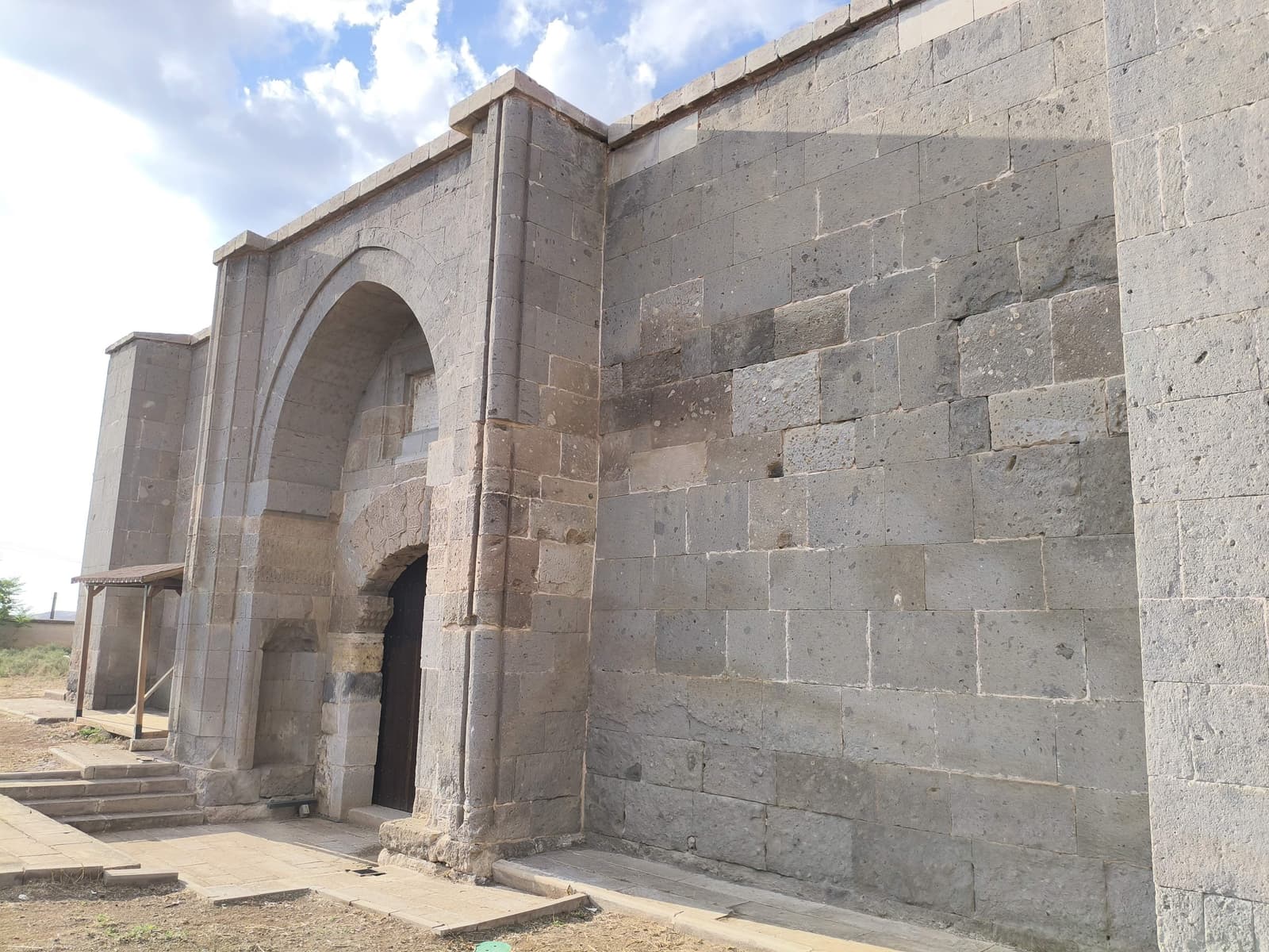 Kesikköprü Hanı