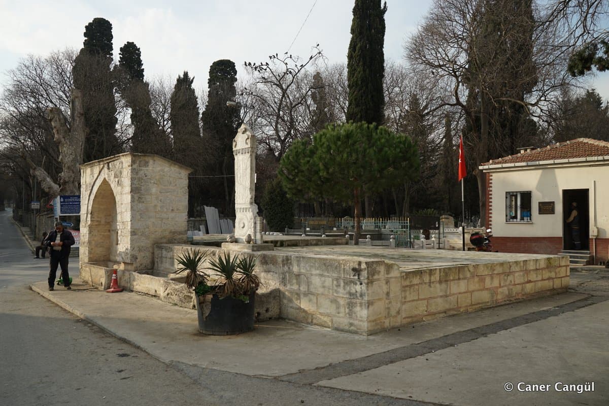 Hacı Bayram Çeşmesi ve Ayvalık Mezarlığı Namazgâhı