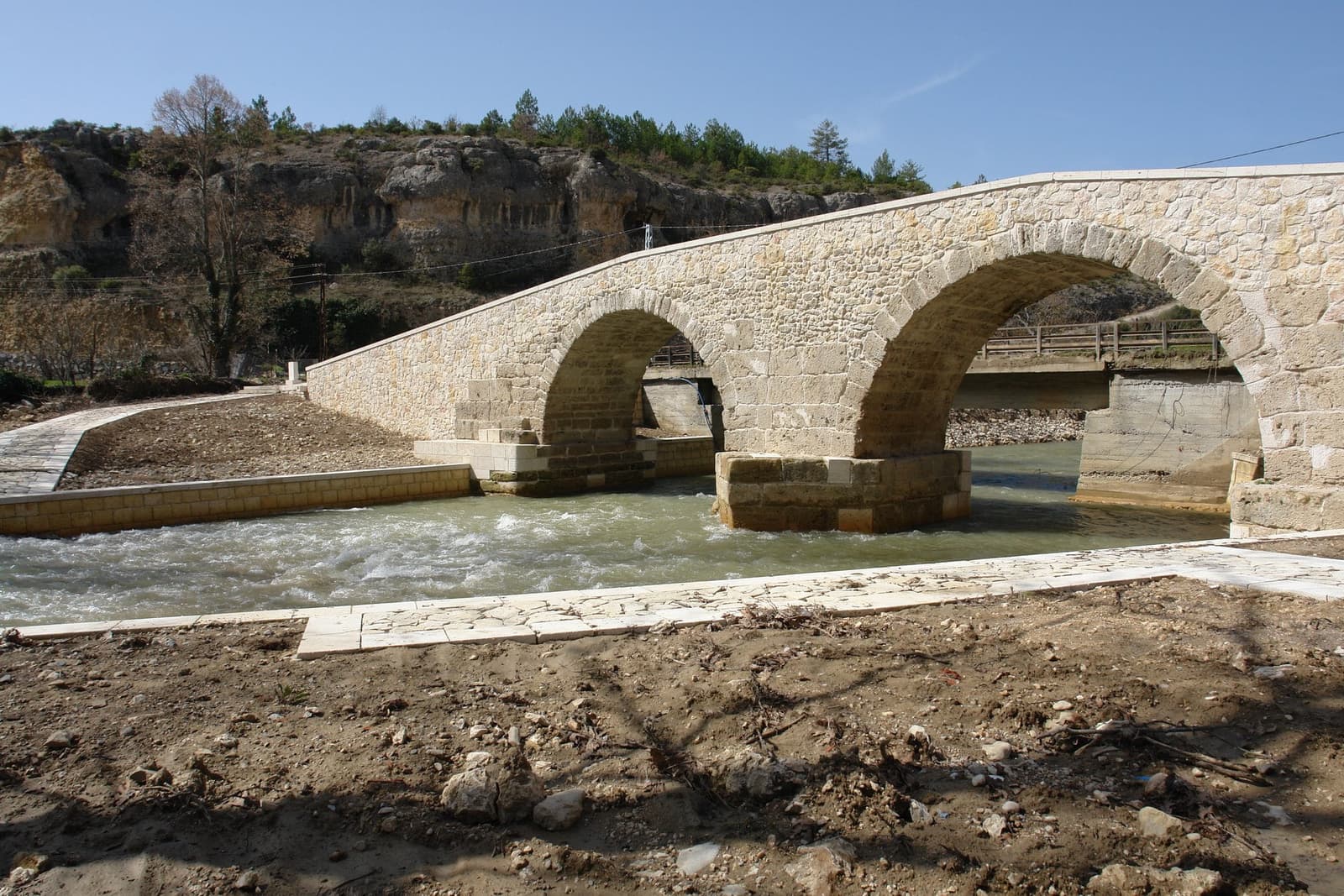Roma Köprüsü 1, Konarı