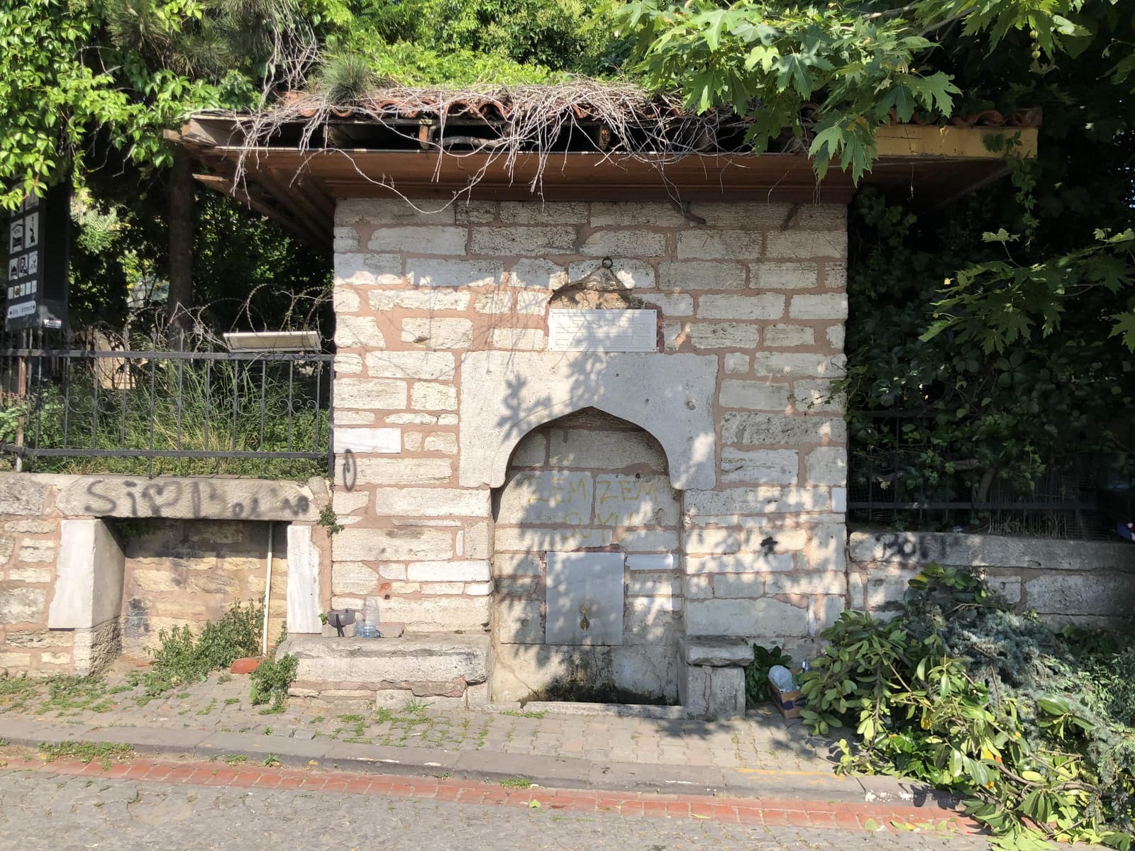 Rayet Kesan Kalfa Çeşmesi