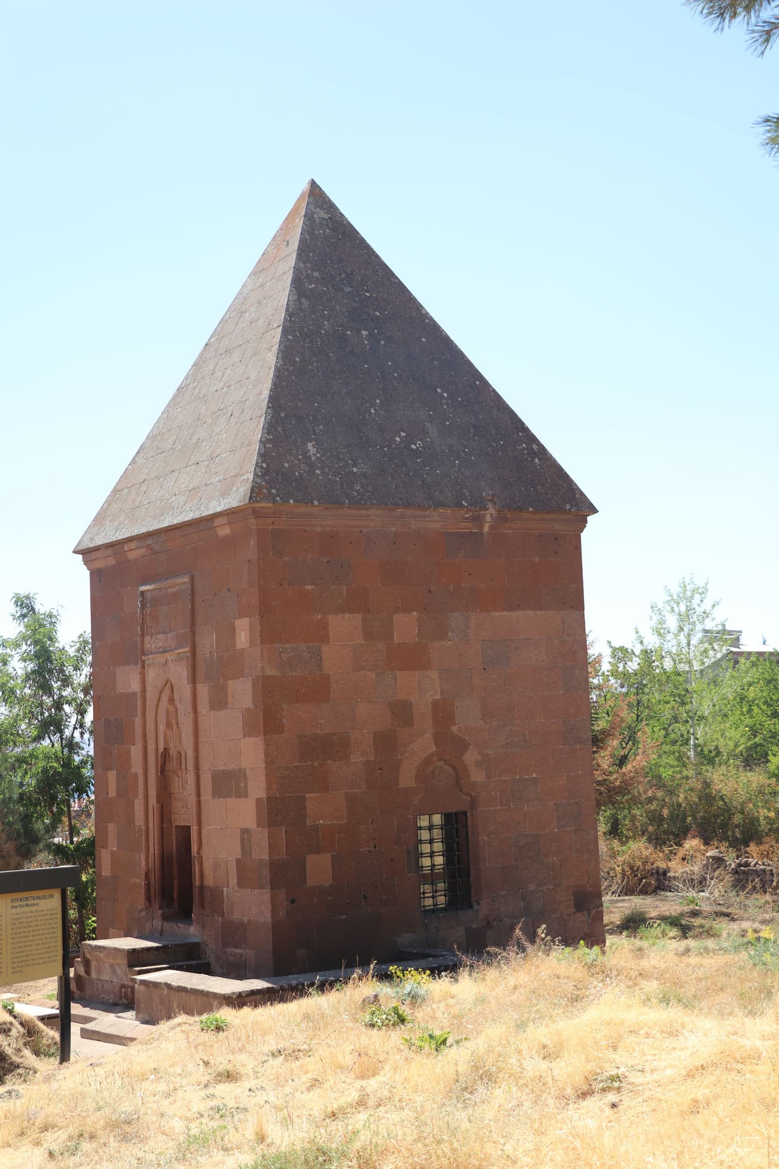 Şeyh Necmettin Kümbeti