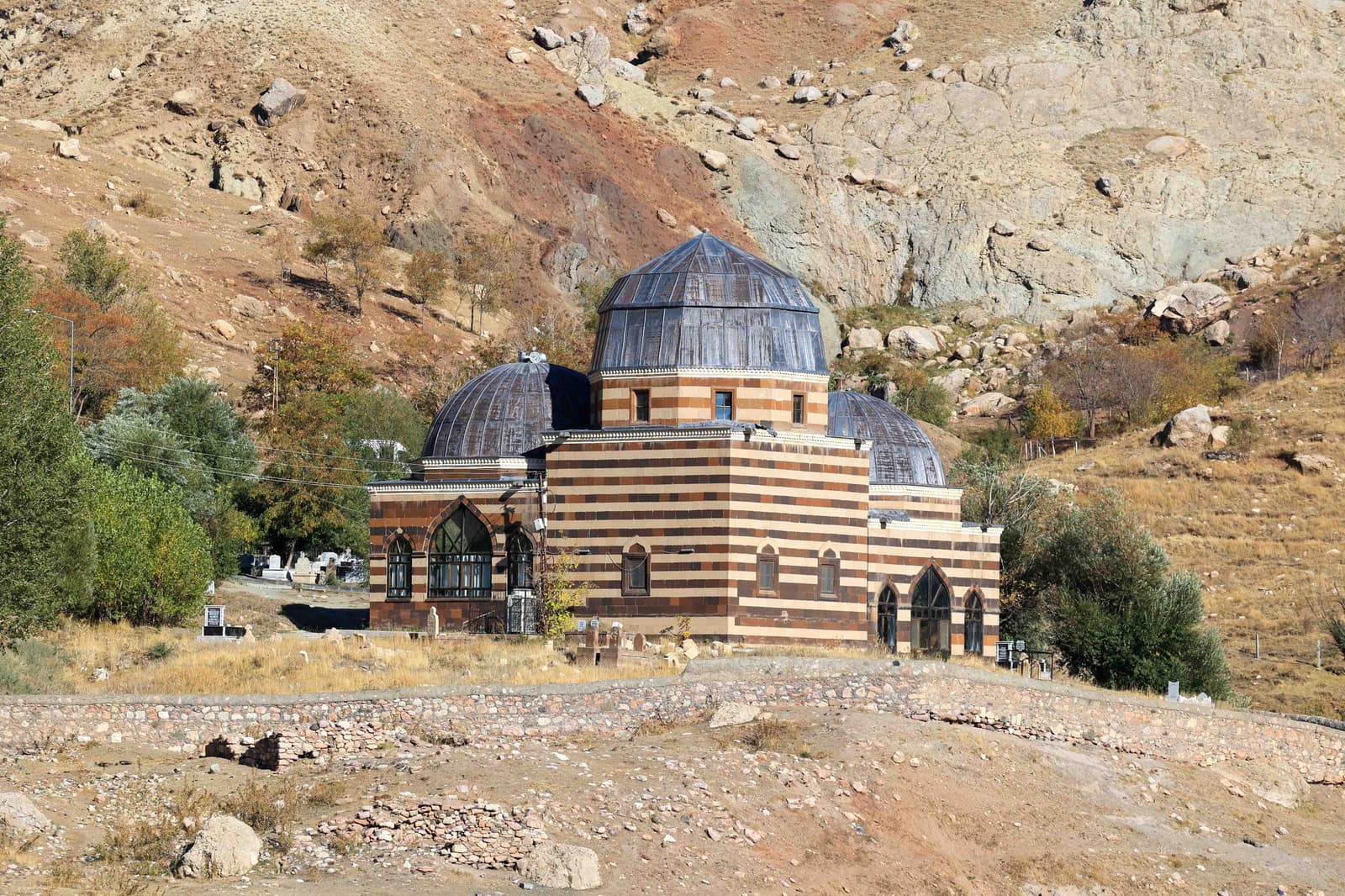Ahmed-i Hani Türbesi