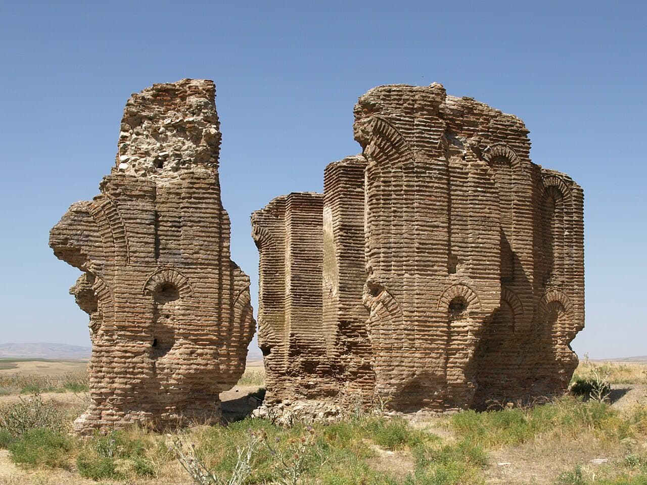 Üçayak Kilisesi