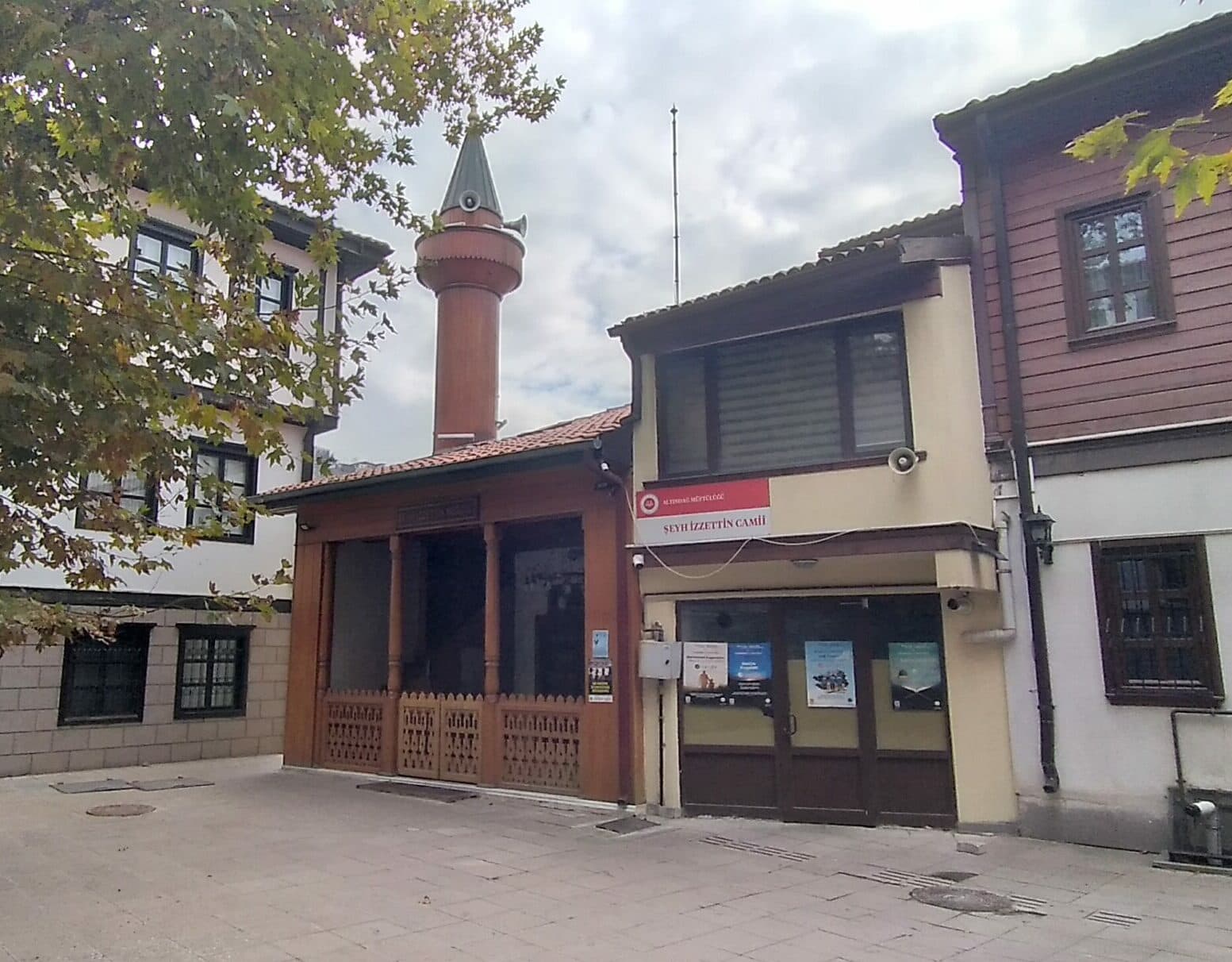 Şeyh İzzettin Camii