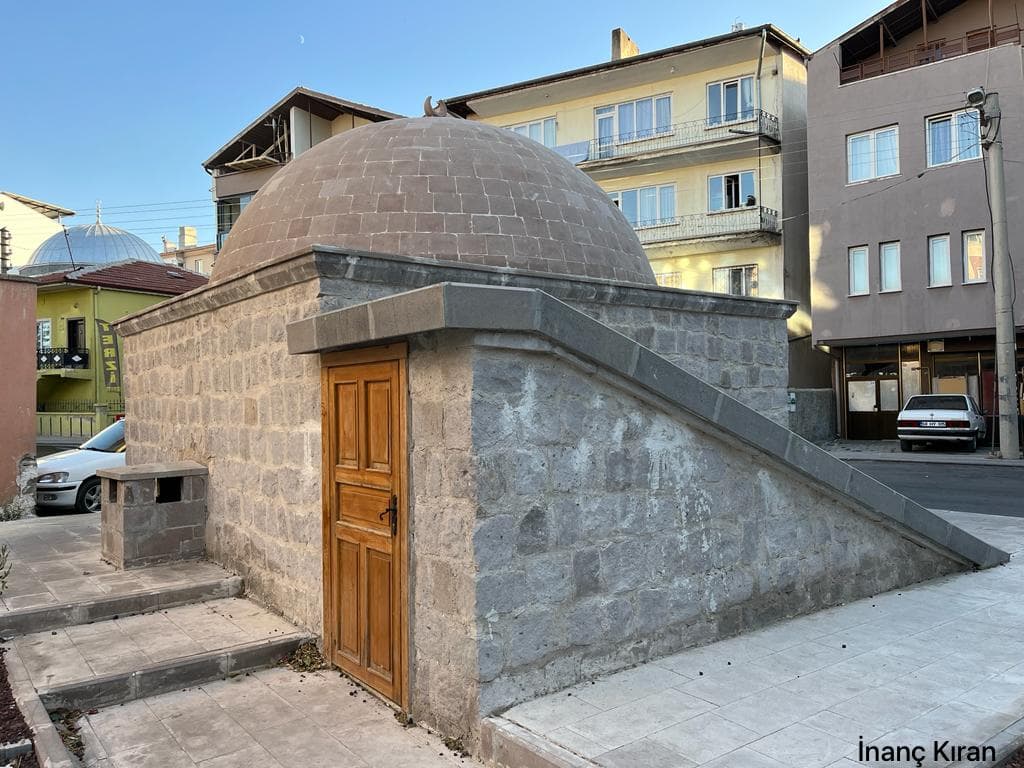 Hasas Baba Türbesi