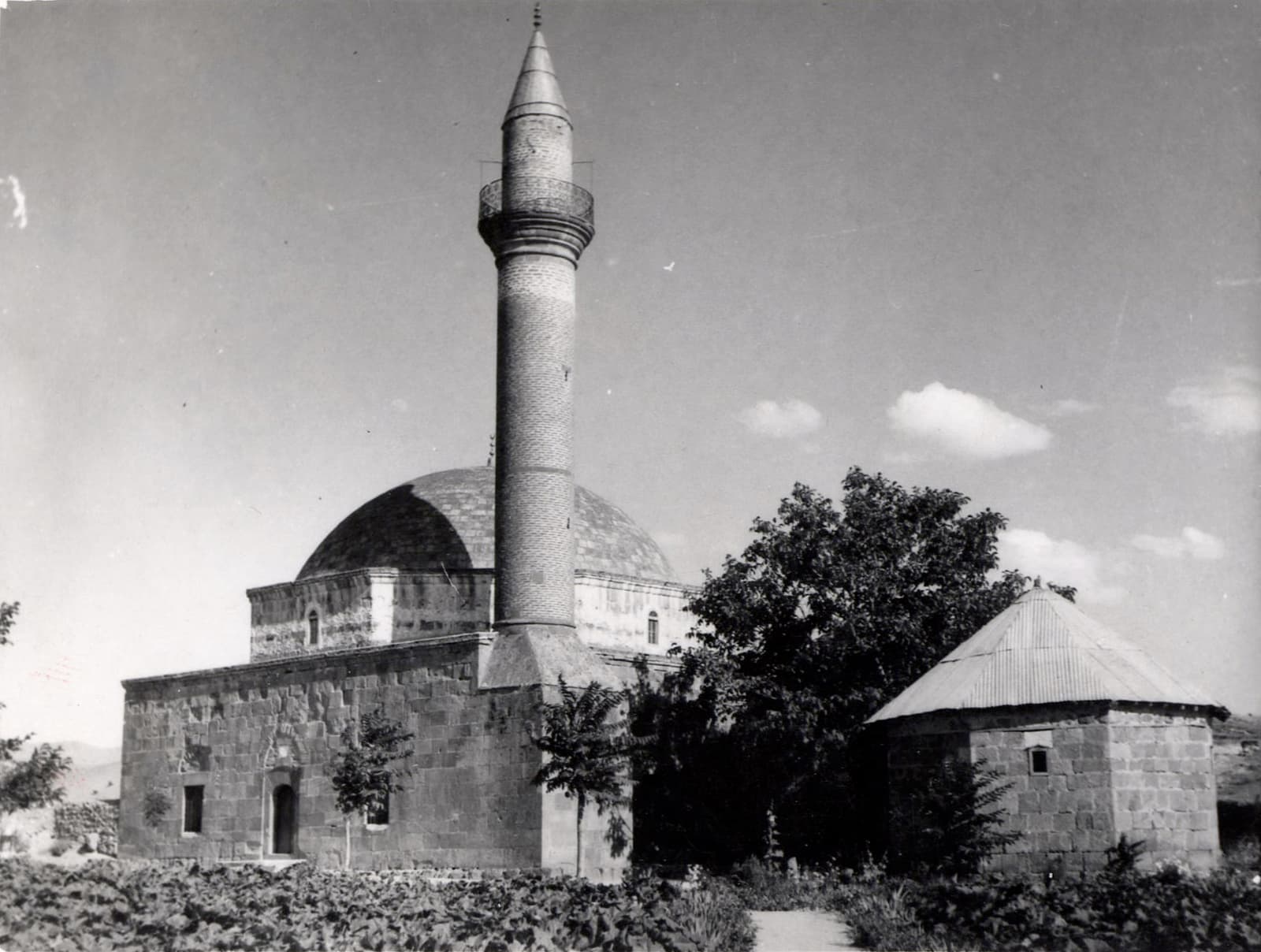 Hasan Dede Camii ve Türbesi