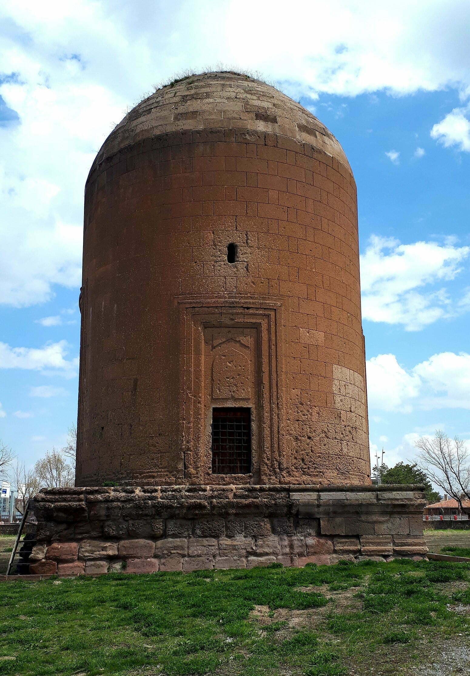 Sırçalı Kümbet